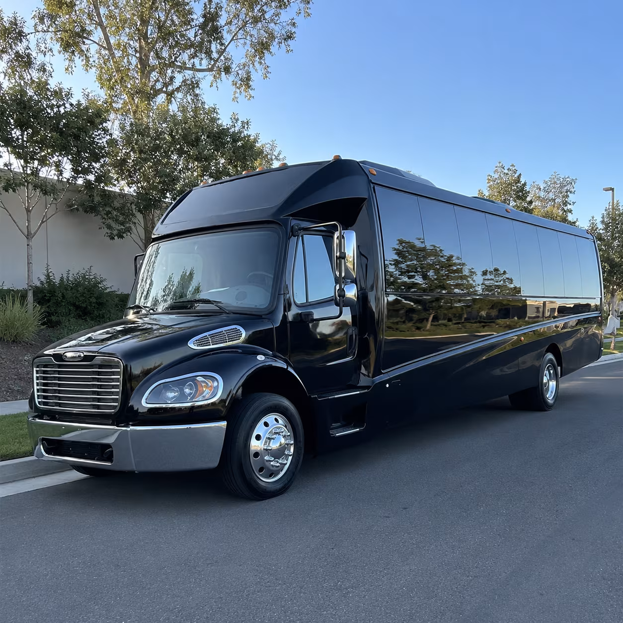 minibus rentals for small group wine tours near lake erie
