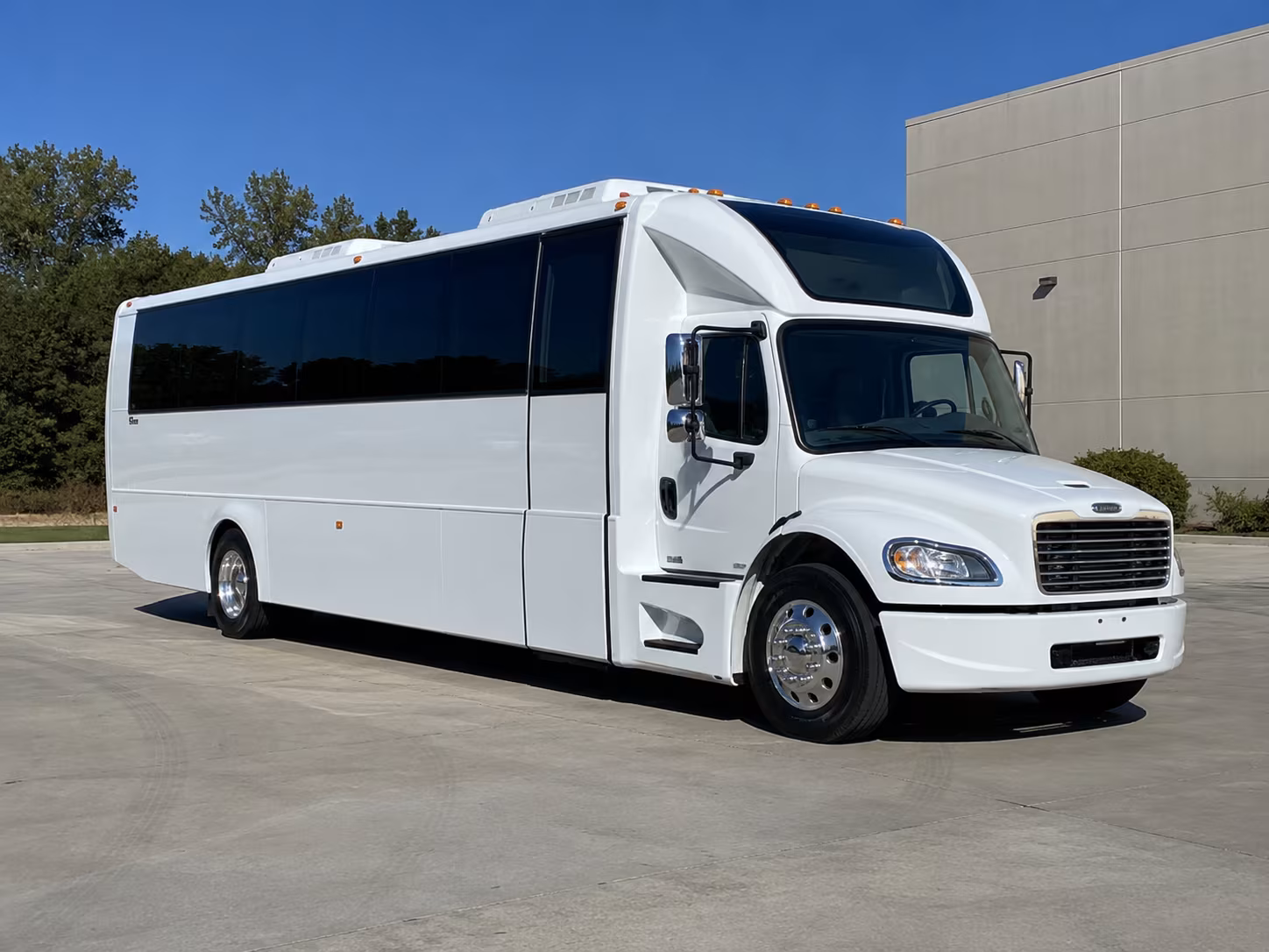 parma 28 passenger party bus